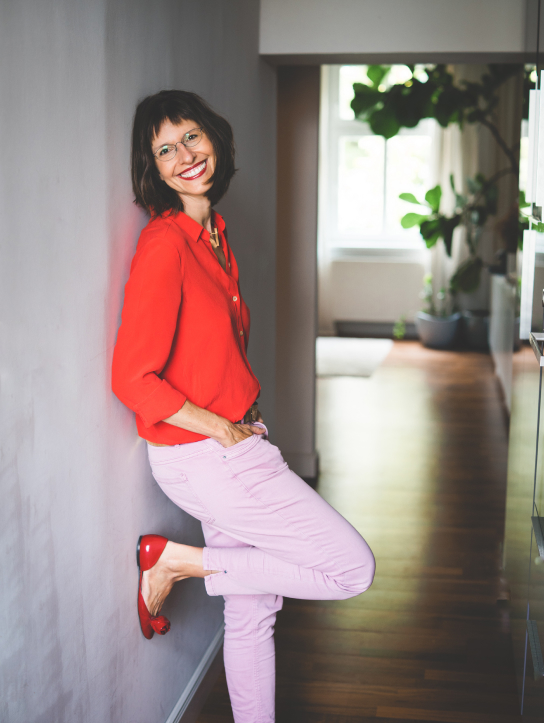 Béa Beste in a red jacket